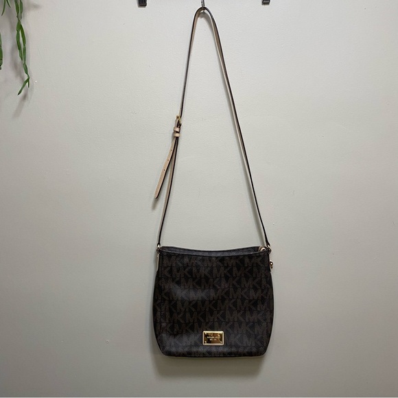 Michael Kors Jet Set Travel Messenger Bag - Picture 6 of 16